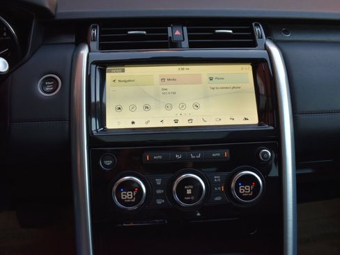 Used 2017 Land Rover Discovery HSE image 34