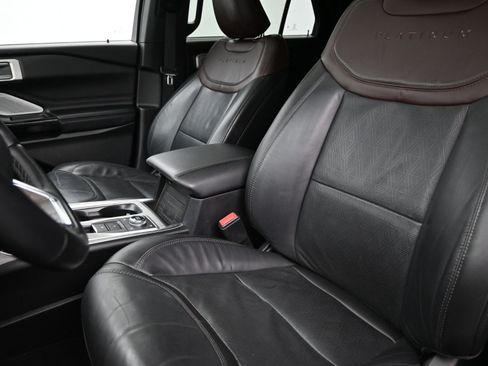 Used 2022 Ford Explorer Platinum w/ Equipment Group 601A image 11