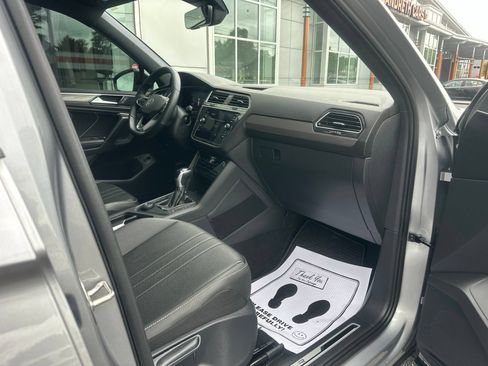 Used 2024 Volkswagen Tiguan SE R-Line AWD/4WD image 11