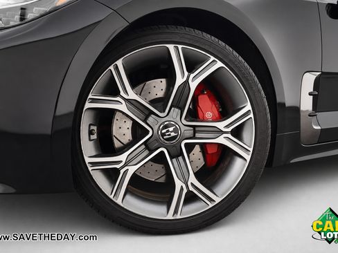 Used 2019 Kia Stinger GT1 RWD image 3