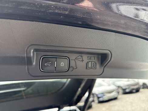 Used 2025 Ford Explorer ST-Line w/ ST-Line Street Pack AWD/4WD image 11