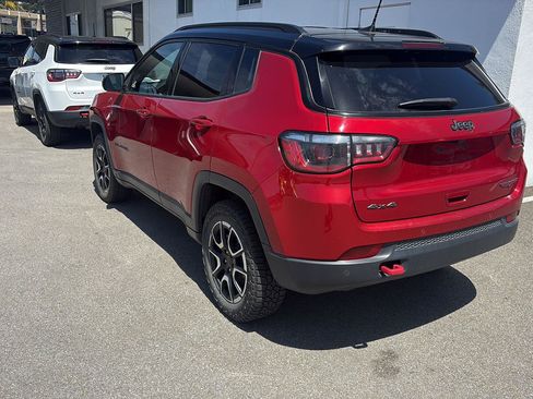 Used 2025 Jeep Compass Trailhawk AWD/4WD image 4