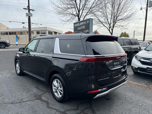 Used 2022 Kia Carnival LX image 3