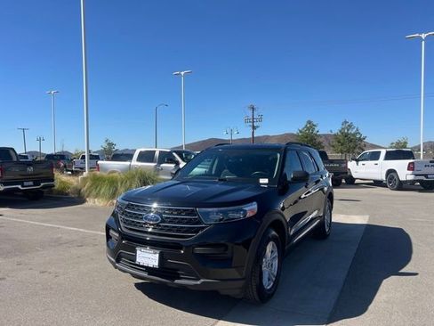 Used 2023 Ford Explorer XLT image 4