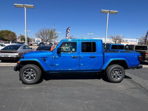 New 2025 Jeep Gladiator Sport image 3