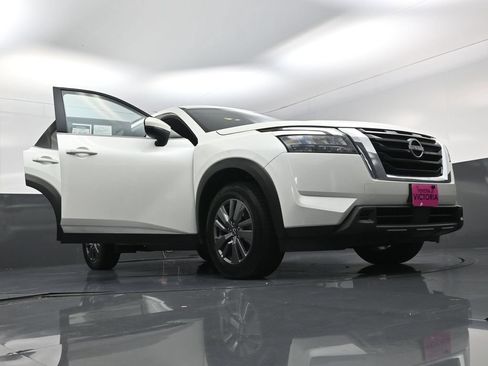 Used 2024 Nissan Pathfinder SV FWD image 26