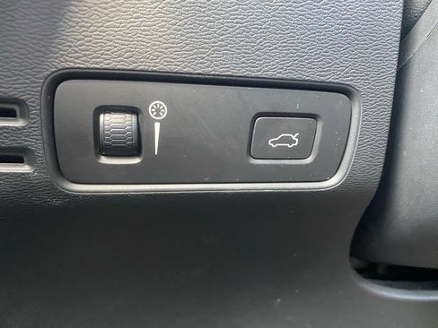 Used 2021 Volvo XC40 T5 R-Design w/ Advanced Package AWD/4WD image 19