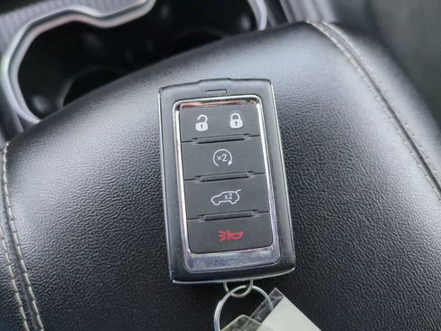 Used 2025 Jeep Grand Cherokee Altitude AWD/4WD image 27