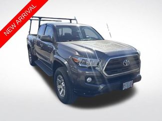 Used 2017 Toyota Tacoma SR5 w/ Tow Package RWD 360° Tour