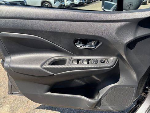 Used 2025 Nissan Versa SV FWD image 18