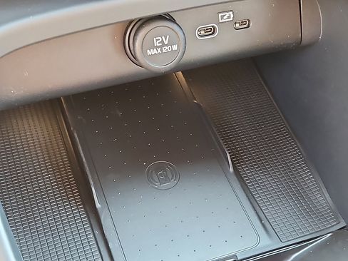 New 2026 Volvo XC40 B5 Core w/ Protection Package Premier image 20