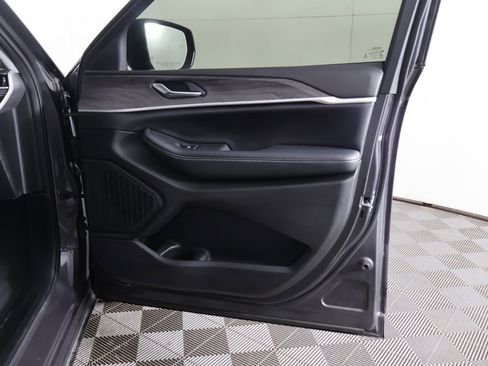 Used 2023 Jeep Grand Cherokee L Limited w/ Luxury Tech Group II image 30