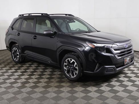 Used 2025 Subaru Forester Premium image 2
