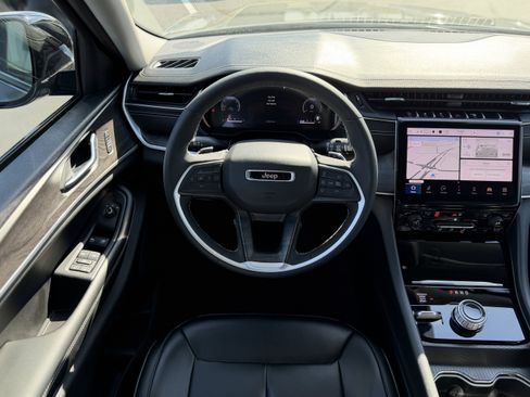 Used 2023 Jeep Grand Cherokee L Limited image 13