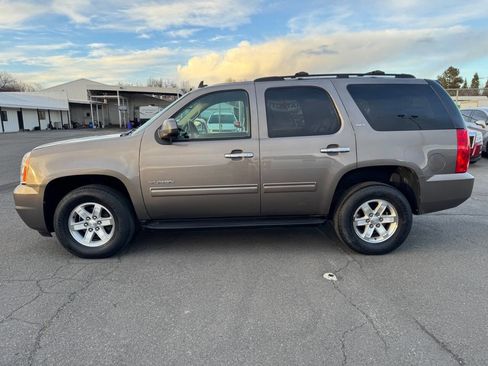 Used 2013 GMC Yukon SLT image 2