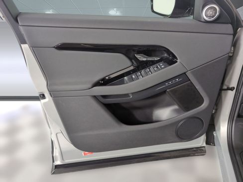 New 2025 Land Rover Range Rover Evoque S image 11