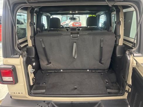 Used 2022 Jeep Wrangler Willys image 10
