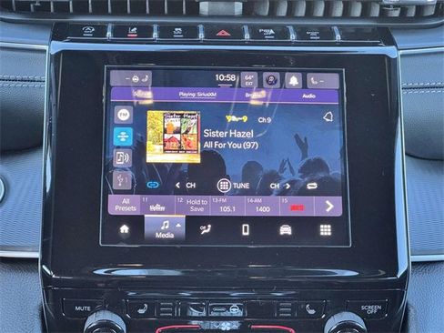 New 2025 Jeep Grand Cherokee L Laredo image 3