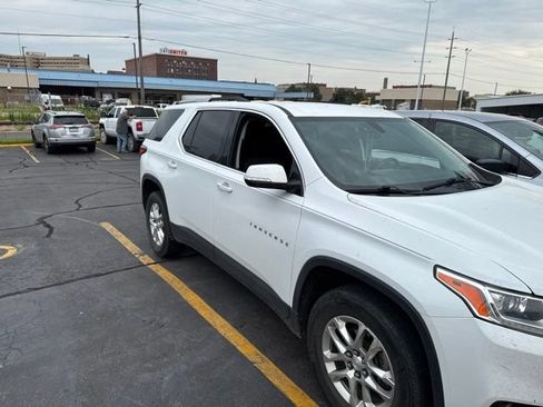 Used 2018 Chevrolet Traverse LT AWD/4WD image 3
