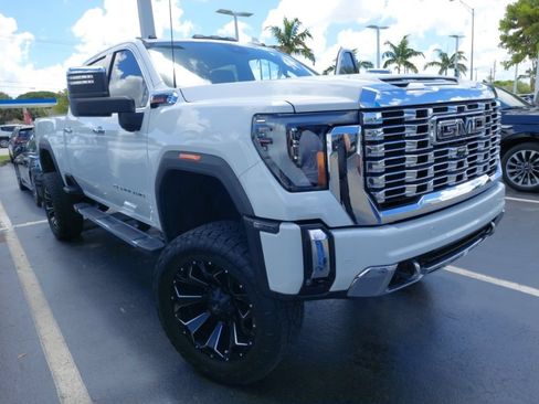Used 2024 GMC Sierra 2500 Denali w/ Denali Reserve Package AWD/4WD image 11