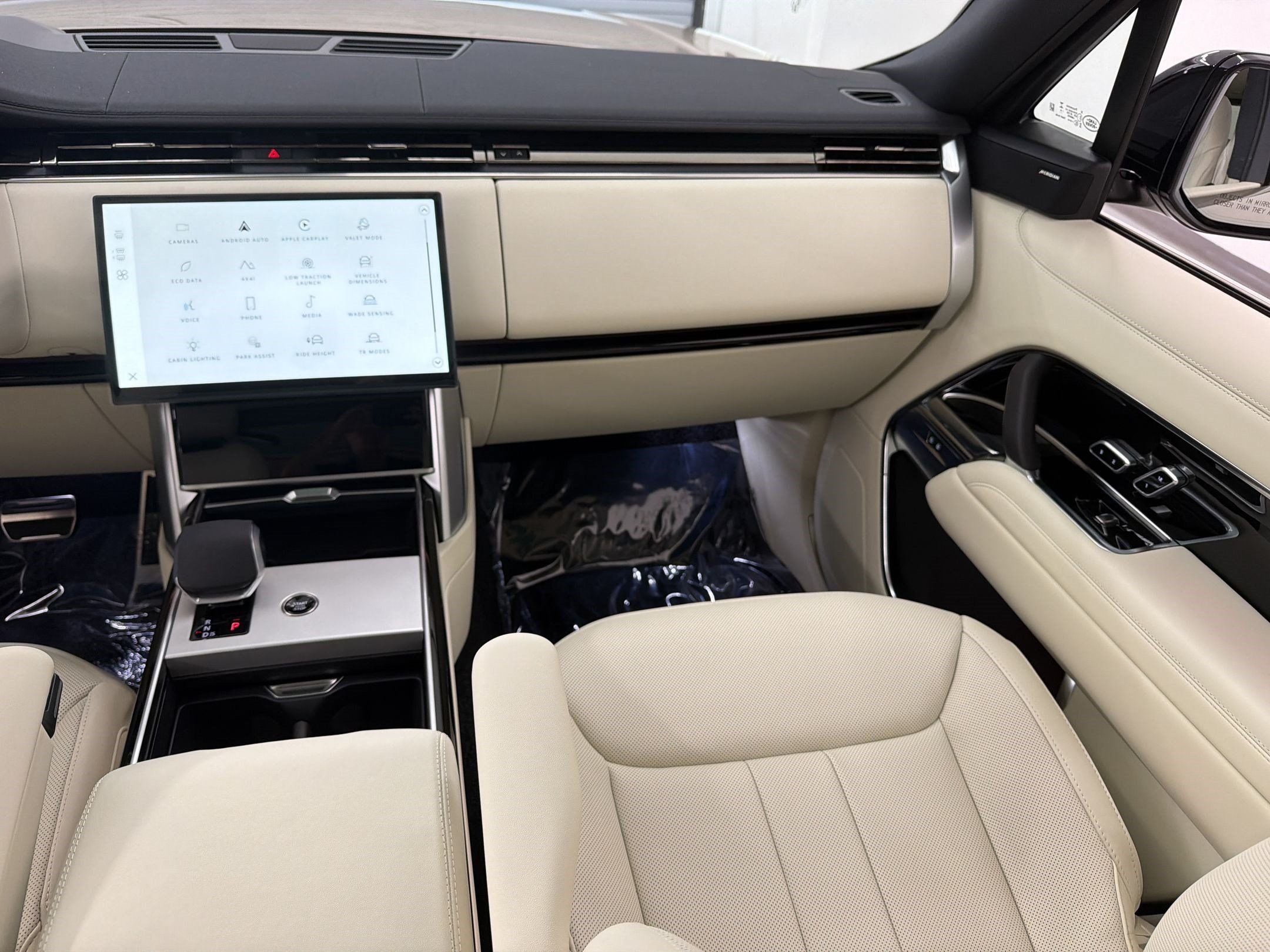 New 2026 Land Rover Range Rover SE AWD/4WD image 32