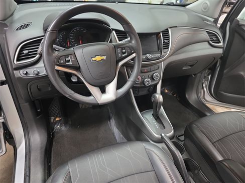 Certified 2020 Chevrolet Trax LT w/ LT Convenience Package image 15