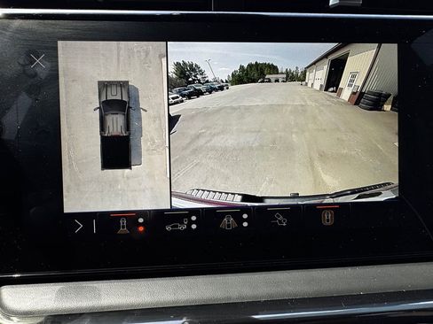 Used 2025 GMC Sierra 2500 AT4X AWD/4WD image 16