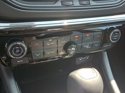 Used 2025 Jeep Compass Limited w/ Sun & Sound Group AWD/4WD image 16
