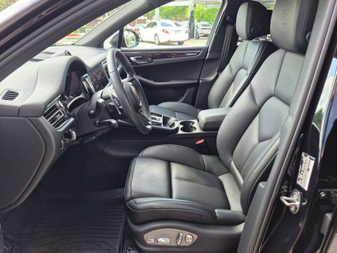 Certified 2026 Porsche Macan AWD/4WD image 5