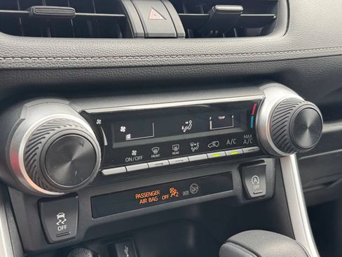 Used 2020 Toyota RAV4 LE w/ All Weather Liner Package AWD/4WD image 19
