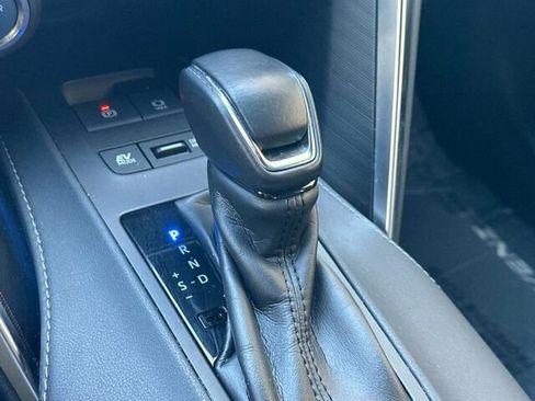 Used 2021 Toyota Venza XLE w/ Carpet Mat Package (TMS) image 25