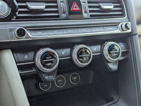 Used 2023 Genesis G70 2.0T image 28