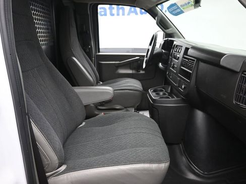 Used 2024 GMC Savana 2500 w/ Driver Convenience Package image 7