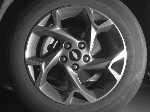 Used 2025 Chevrolet Trax LT FWD image 12