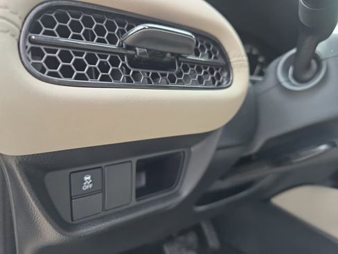 Used 2023 Honda HR-V LX image 28