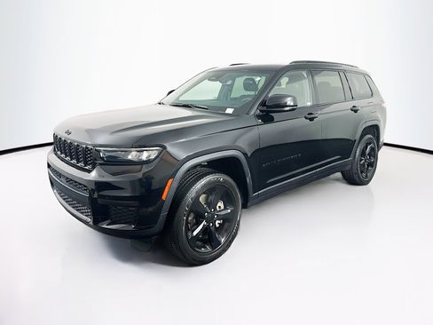 Used 2023 Jeep Grand Cherokee L Laredo image 3