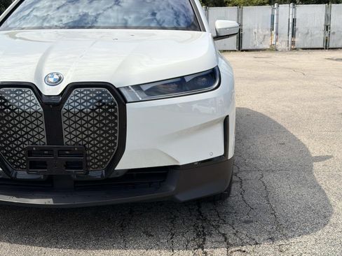 Certified 2023 BMW iX xDrive50 w/ Premium Package AWD/4WD image 9