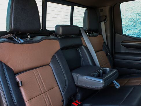 Used 2024 Chevrolet Silverado 1500 High Country w/ Technology Package AWD/4WD image 33