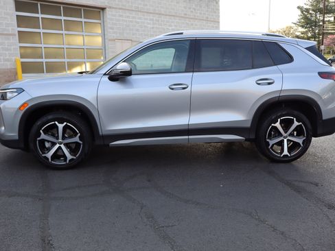 Certified 2025 Volkswagen Tiguan SE image 7