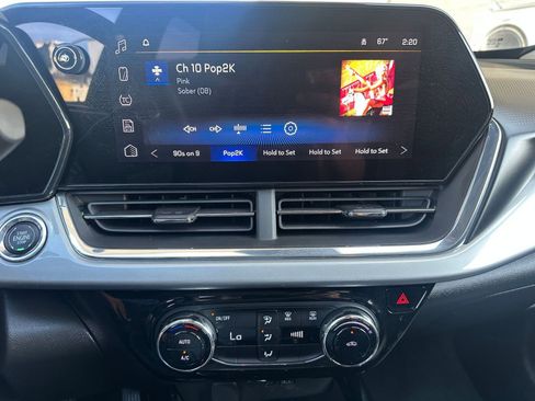 Used 2025 Chevrolet Trax LT image 21