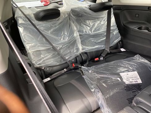 New 2025 Honda Pilot Touring image 36