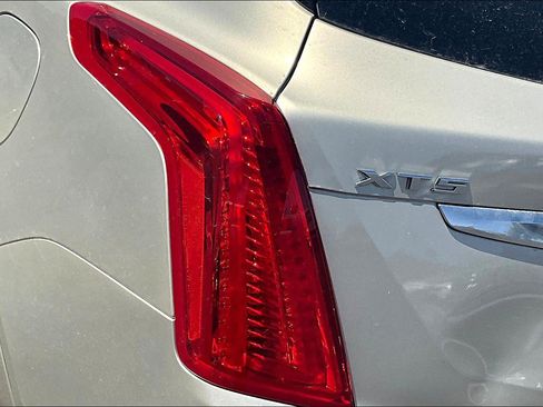 Used 2017 Cadillac XT5 Luxury w/ Driver Awareness Package image 27