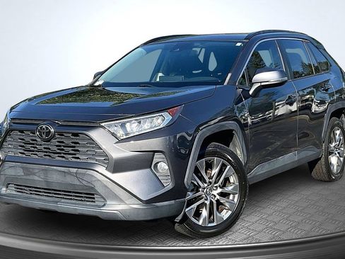 Used 2020 Toyota RAV4 XLE Premium FWD image 3