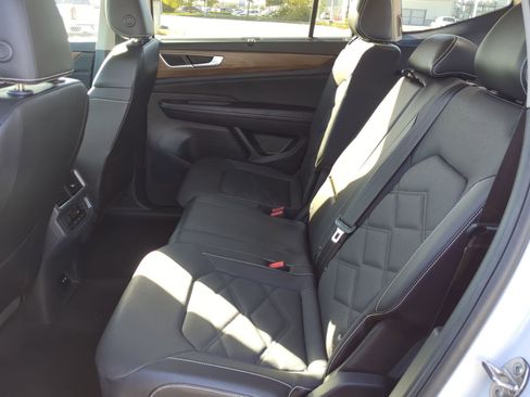 Used 2024 Volkswagen Atlas SE image 26