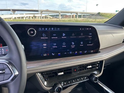 Used 2025 Chevrolet Tahoe LT AWD/4WD image 20