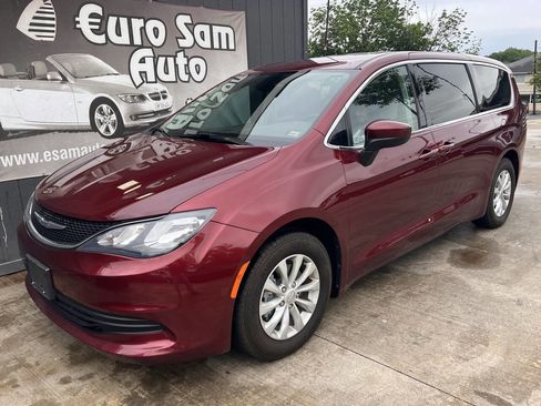 Used 2017 Chrysler Pacifica Touring w/ Tire & Wheel Group FWD image 1