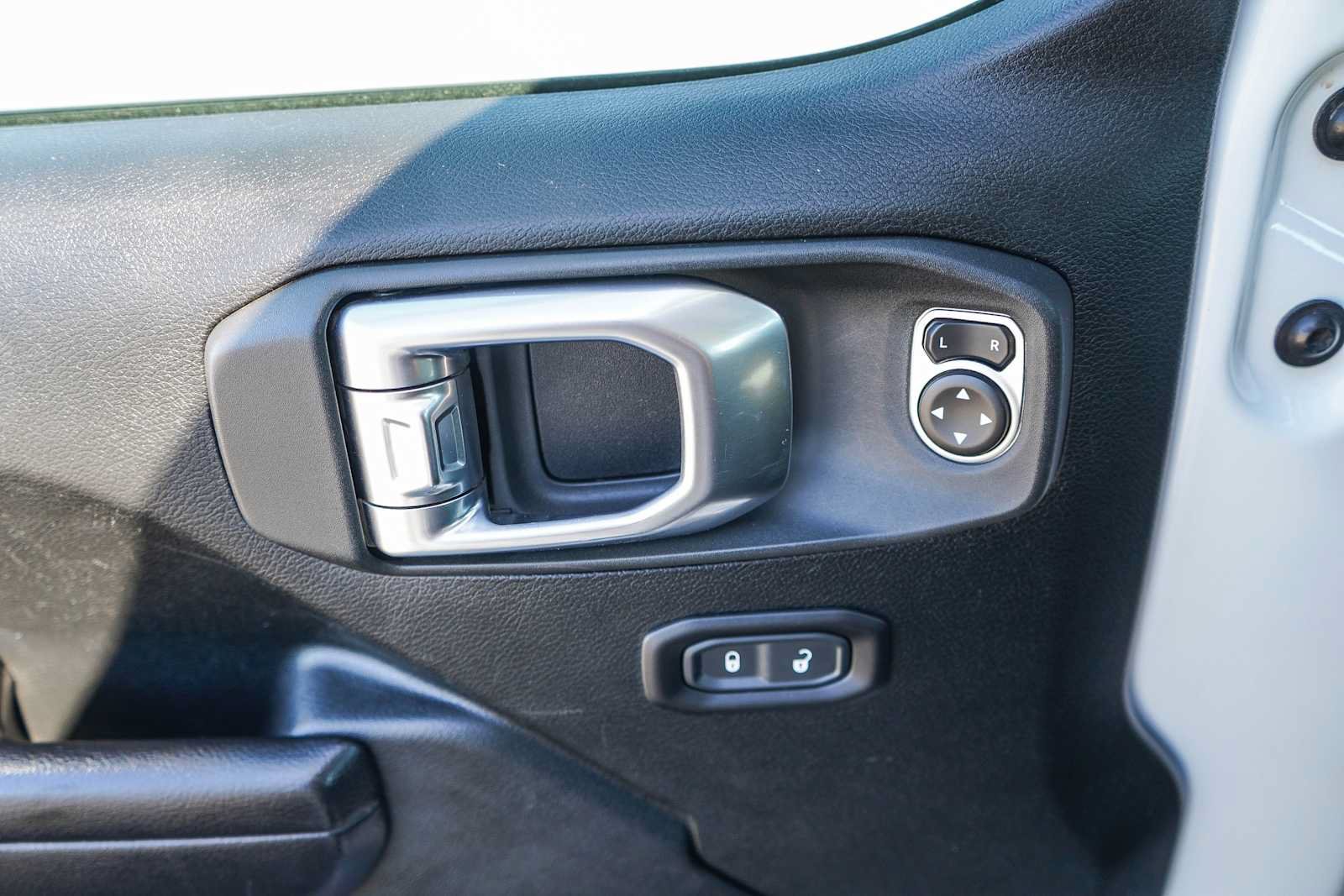 Used 2020 Jeep Wrangler Unlimited Rubicon AWD/4WD image 23