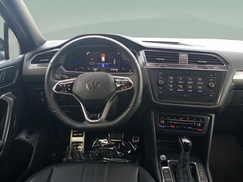 Used 2022 Volkswagen Tiguan SE R-Line image 18