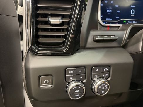 Used 2024 GMC Sierra 1500 AT4 w/ Technology Package image 30