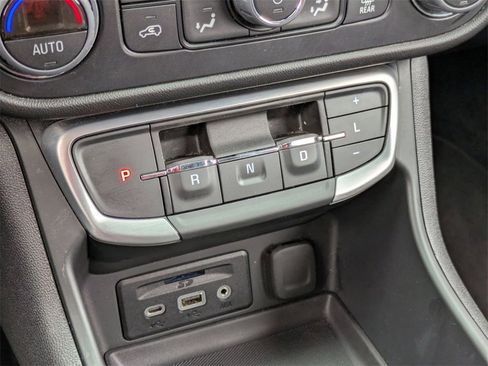 Used 2024 GMC Terrain SLT image 23